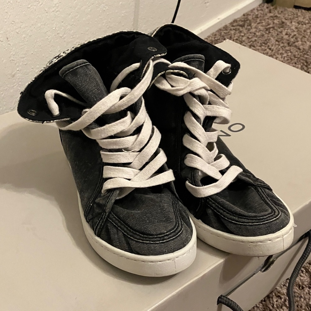 Roxy Black Wedge Sneakers with White Laces